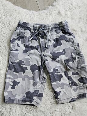 Levi’s Boys Grey Camo Cargo Pull-On Shorts Elastic Waist Size 7🩷